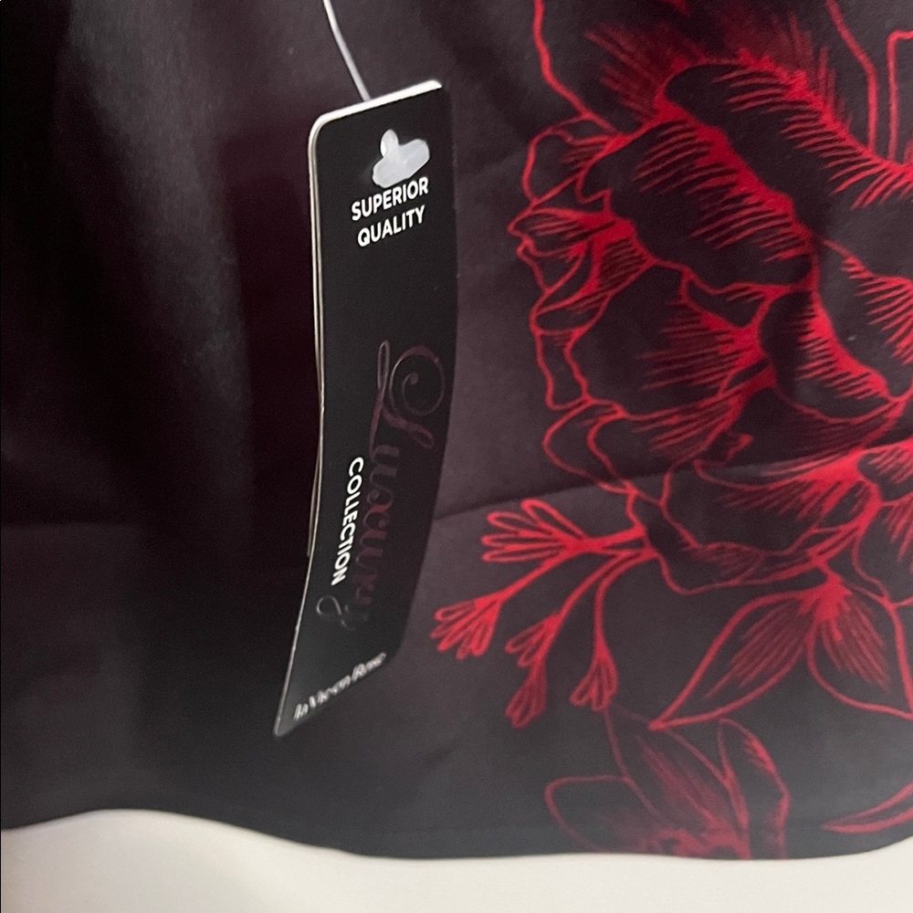 😄La Vie en Rose NWT black red print camisole Xs - Picture 4 of 4